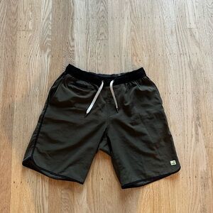 Vuori Men's Dark Green Shorts Medium
